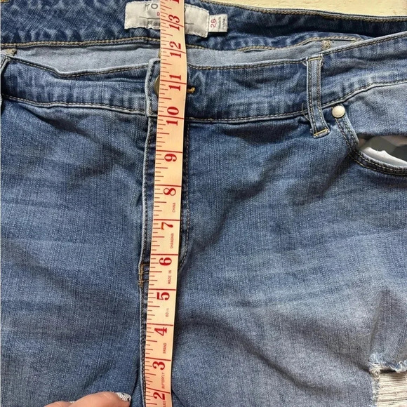 Torrid Boyfriend Crop Jeans Distressed Women's Plus Size 26 Blue Denim Medium - Picture 4 of 8